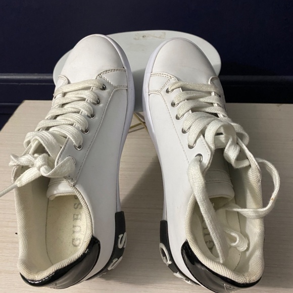 Guess Pathin Casual Sneakers Women' 6.5 M White Faux Leather Low Top Lace Up NEW - Picture 6 of 7